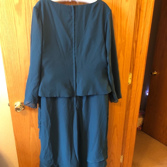 Beautiful aqua plus size formal gown - Picture 4 of 5